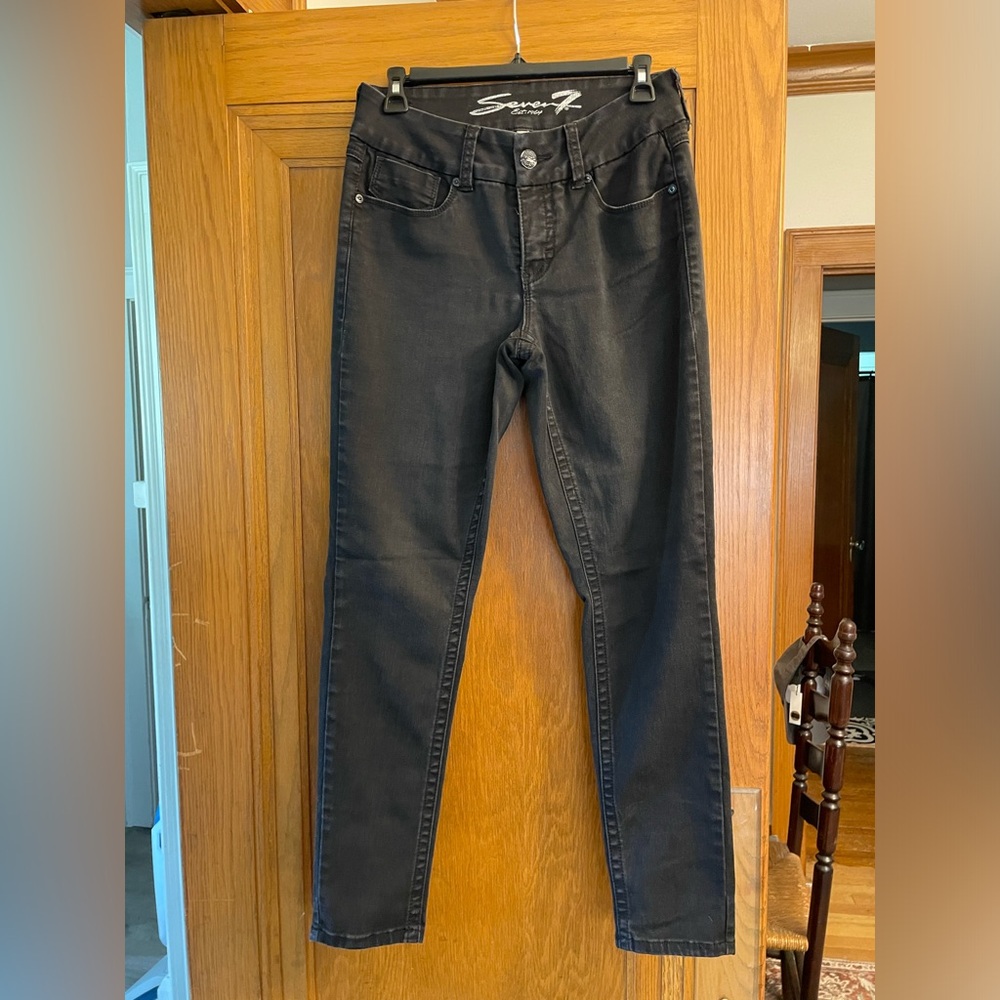 Seven7 black skinny jeans. Tummyless. Size 8.